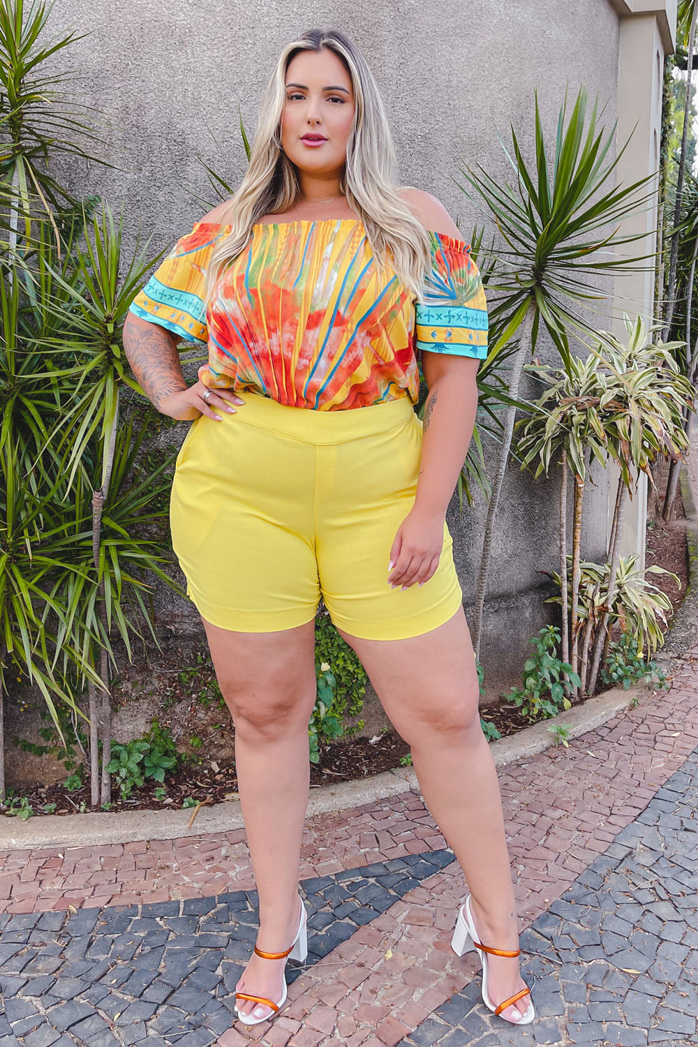 Shorts Bengaline Camille Fenda Amarelo Plus Size - Chic e Elegante