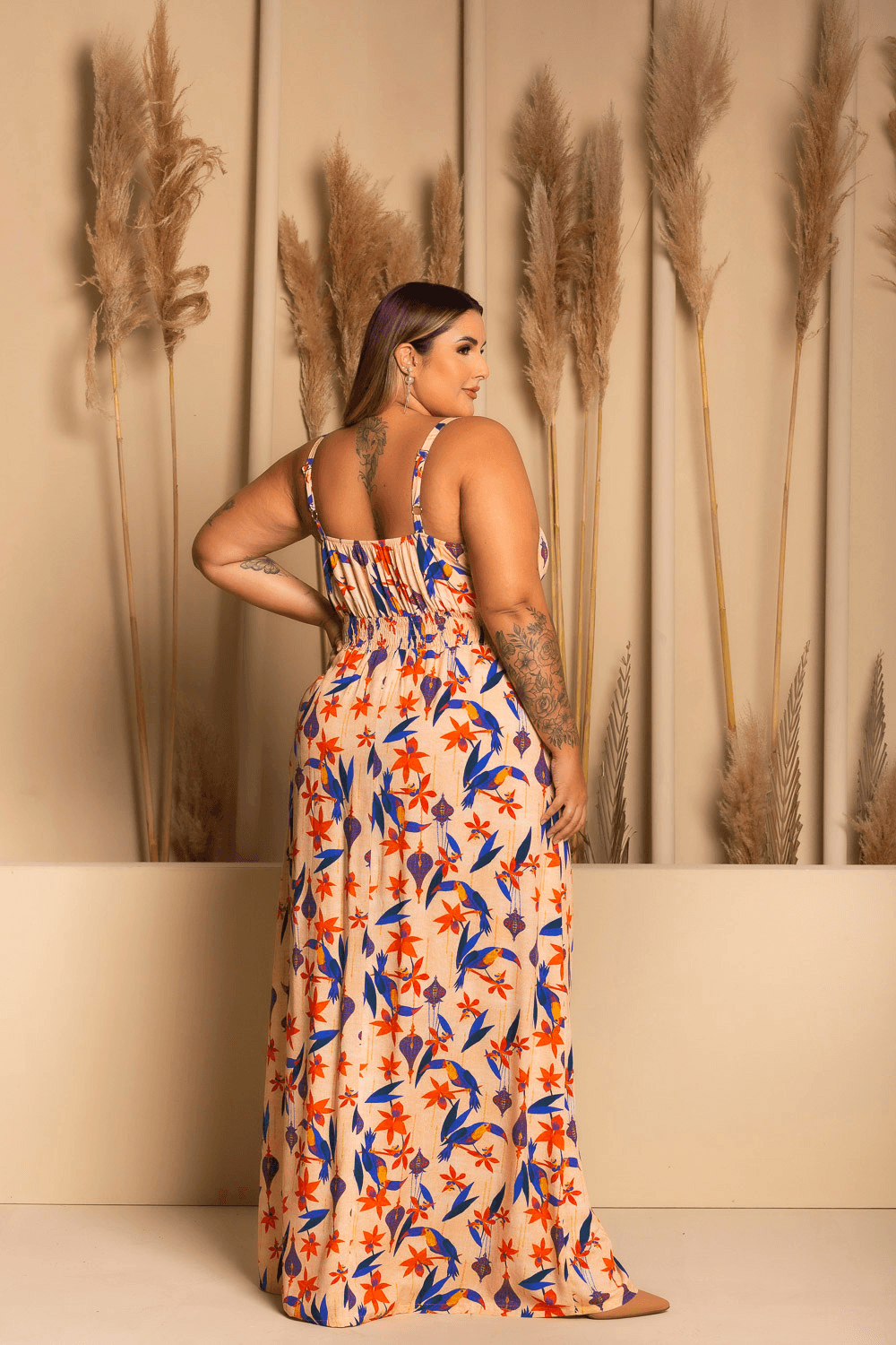 Vestido tropical online plus size