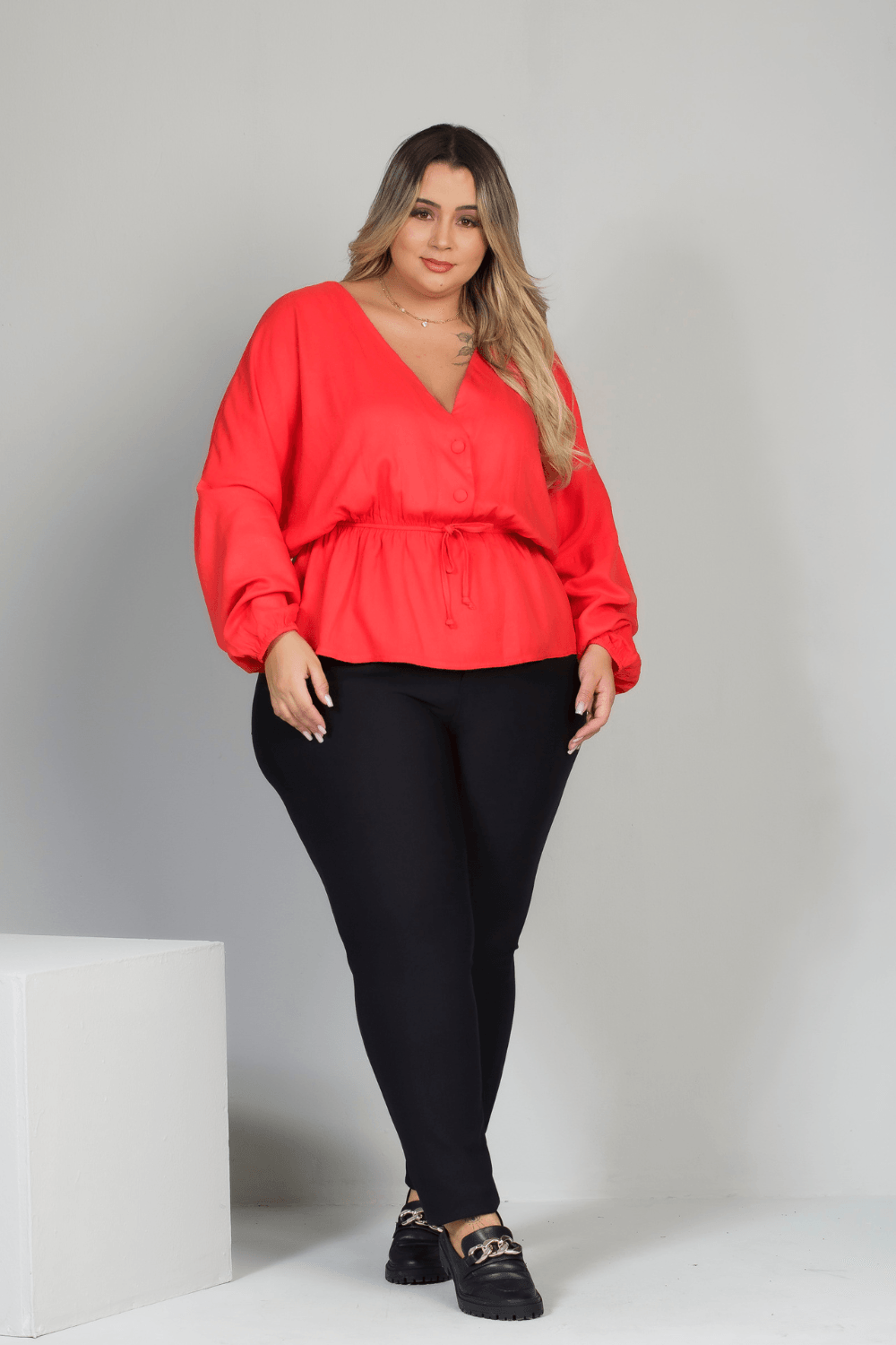 Calça Reta Plus Size em Alfaiataria Preta