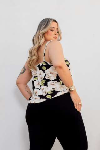 Regata-Fiorella-Com-Contas-Plus-Size-FUNDO-PRETO-FLORES