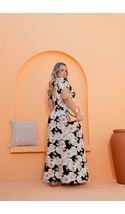 Vestido-Transpassado-Fiorella-Longo-Plus-Size-FUNDO-PRETO-COM-FLORES