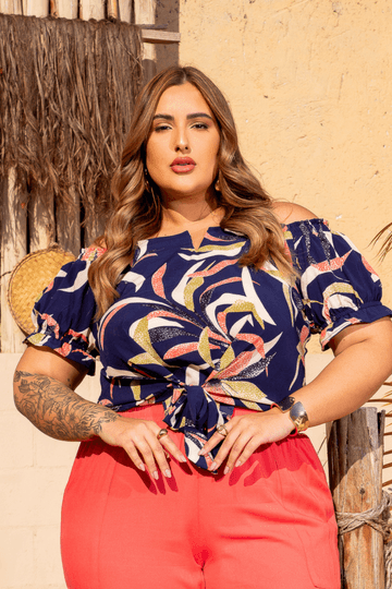 Cropped-Vitoria-Ciganinha-Plus-Size-FUNDO-AZUL-COM-FOLHAGEM